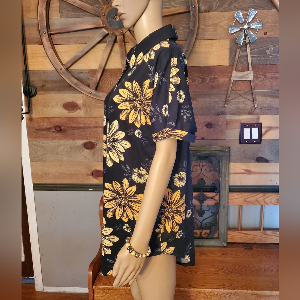 LuLaRoe Black w/ Yellow Floral Charlie Button Down Blouse - Picture 3 of 10